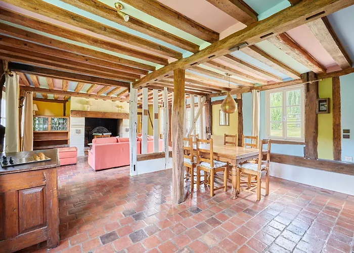 Holiday home Au Cedre Bleu - Longere Avec Grand Jardin