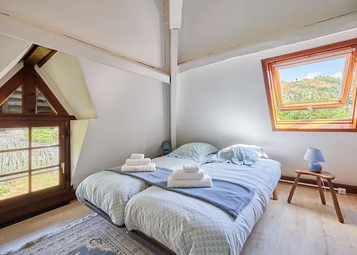 Au Cedre Bleu - Longere Avec Grand Jardin Holiday home *