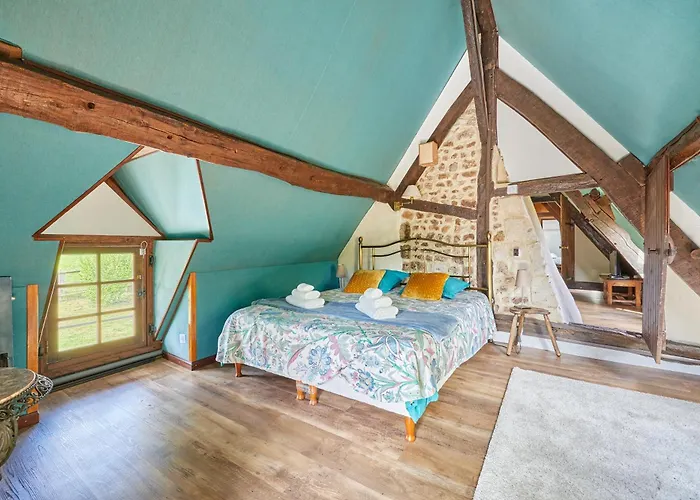 Holiday home Au Cedre Bleu - Longere Avec Grand Jardin *